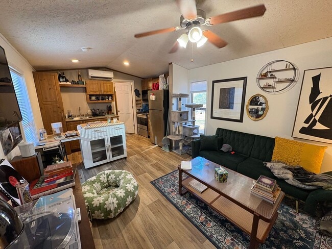 Building Photo - 910 Cedar Village Ln