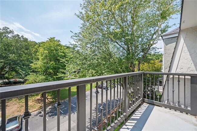 Building Photo - 4303 Pine Heights Dr NE