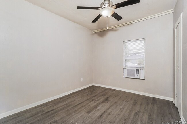 Building Photo - 614 Delgado St