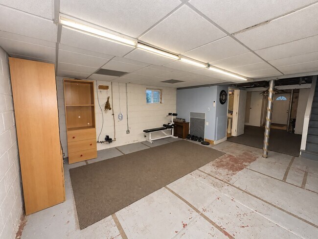 Building Photo - 6797 Lawnton St