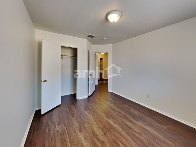 Building Photo - 9109 King Ranch Dr