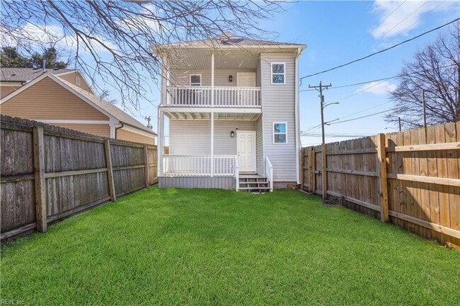 Building Photo - 926 W 26th St