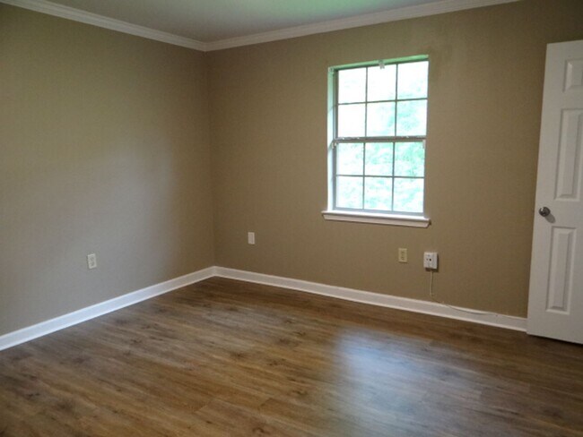 Building Photo - Cute Rental Off Old Hammond HWY near Millerville.