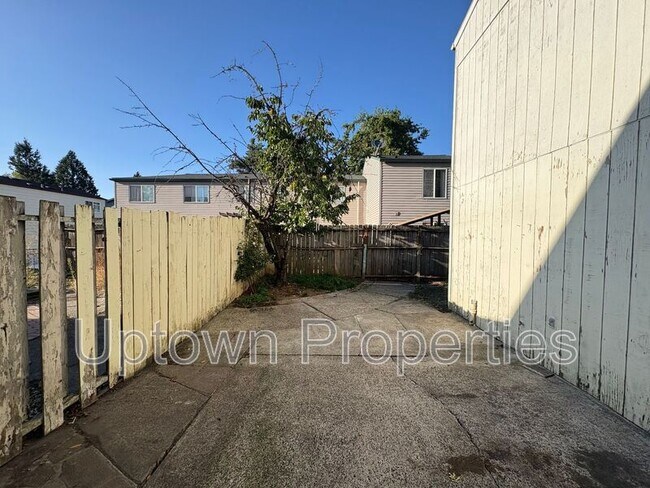 Building Photo - 3421 SW 125th Ave