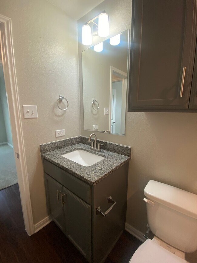 Building Photo - 4 BEDROOM CORNER LOT