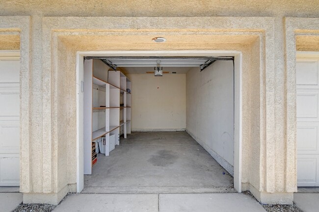 Building Photo - 5155 W Tropicana Ave