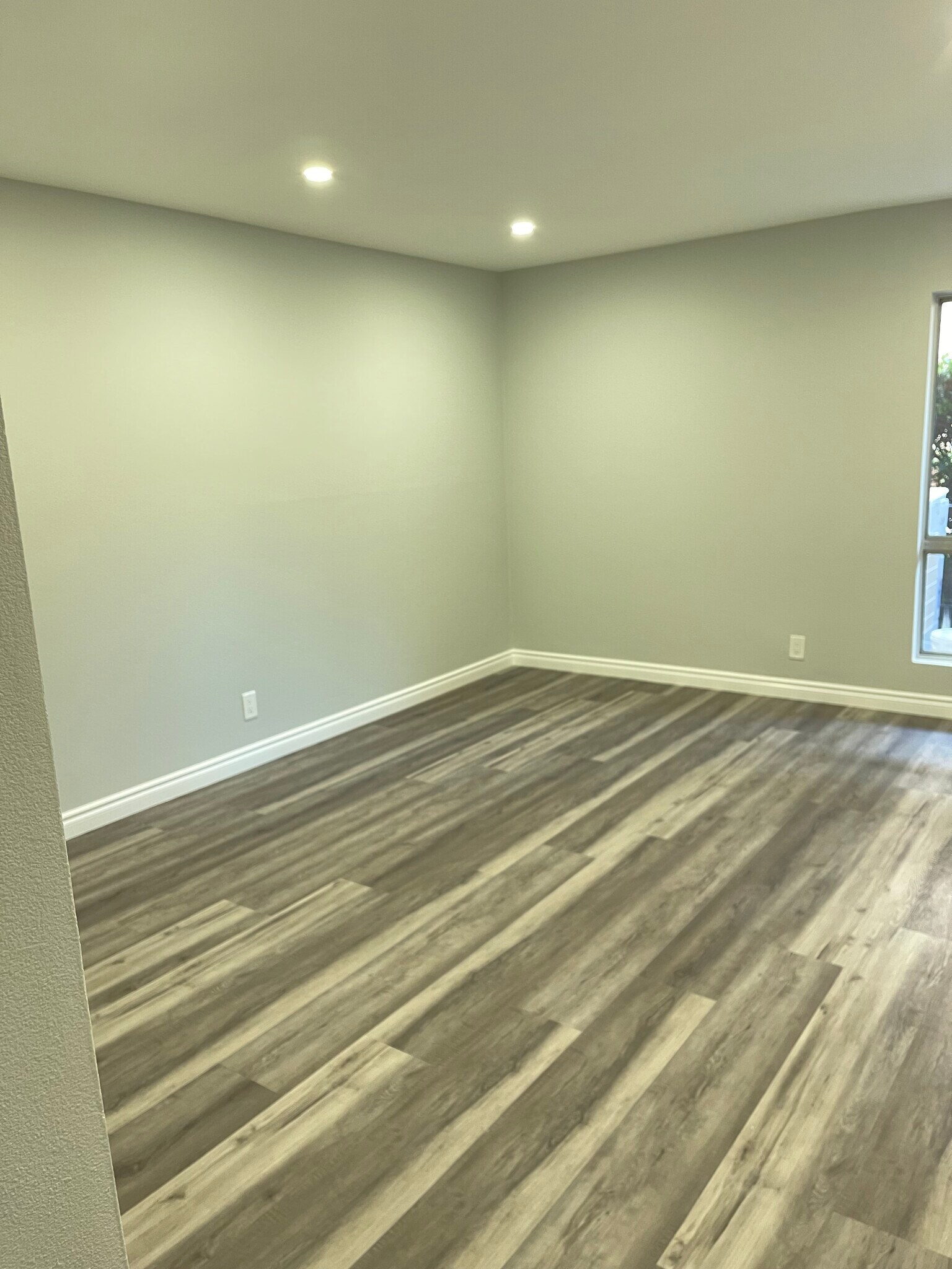 Building Photo - 1127 E Del Mar Blvd