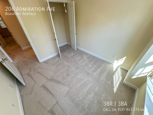 Building Photo - 206 Admiration Ave