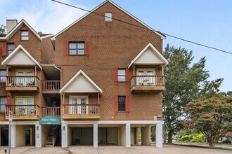 Building Photo - Prime Norfolk Living -2 Bed, 2.5 Bath Near Colley Ave & Naval Station!