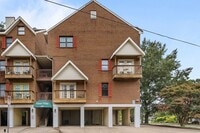 Building Photo - Prime Norfolk Living -2 Bed, 2.5 Bath Near Colley Ave & Naval Station!