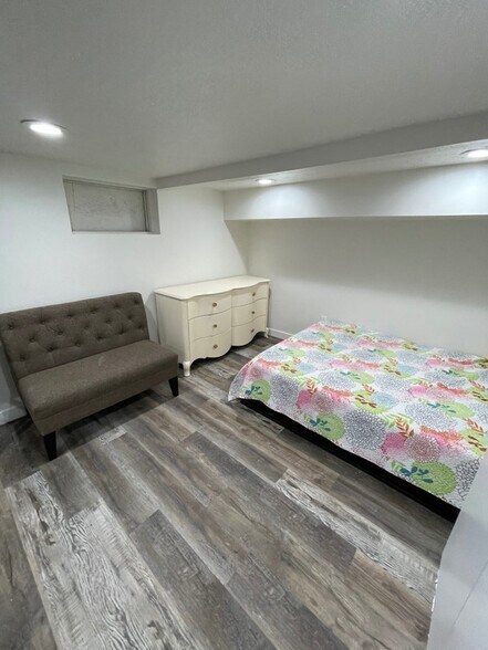 Building Photo - 836 E 400 N