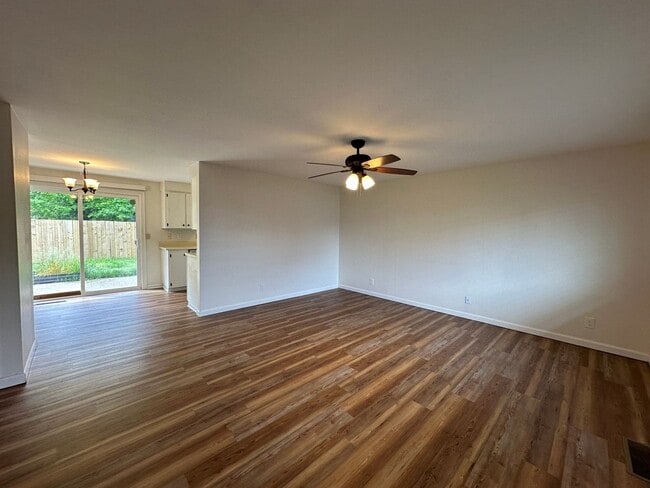 Building Photo - Three Bedroom Home in North Salem with New...