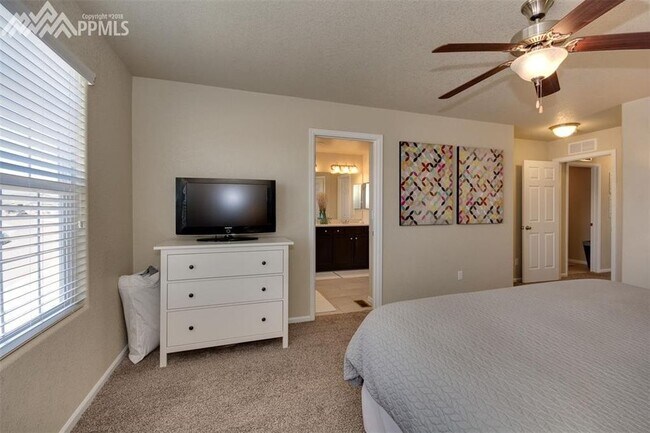 Building Photo - 8288 Hardwood Cir