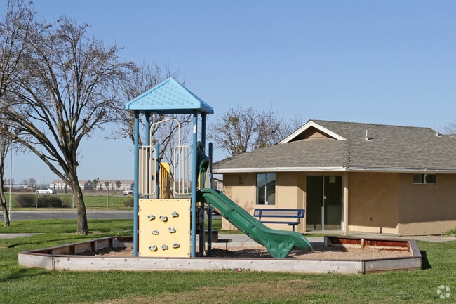 Building Photo - Country Way Apartments
