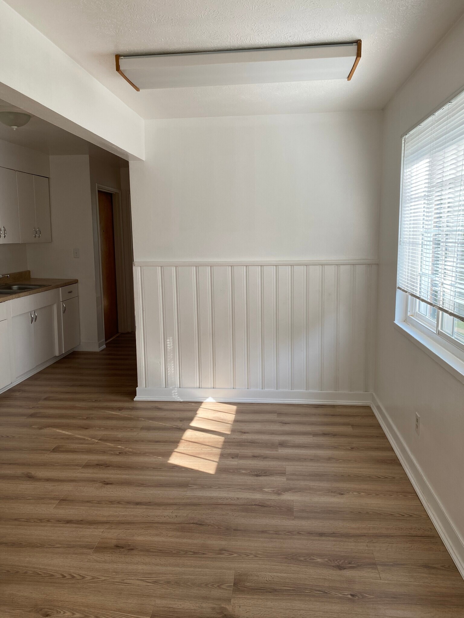 Building Photo - 2200 W Schantz Ave