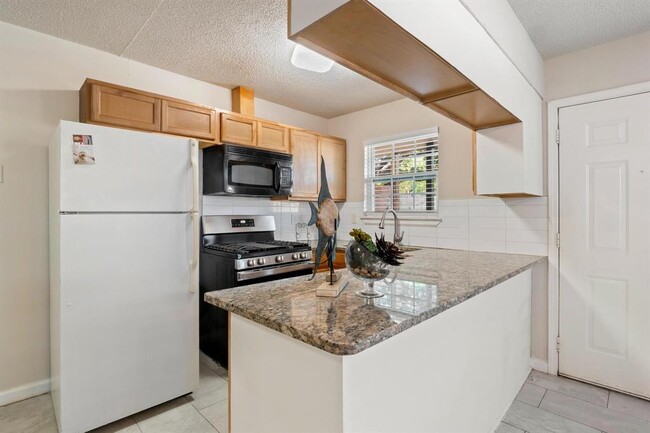 Building Photo - 1115 Brookswood Ave