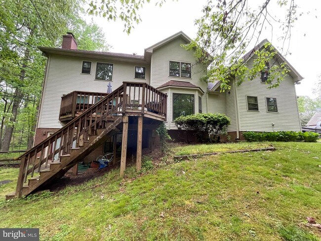Building Photo - 4014 Longwood Dr