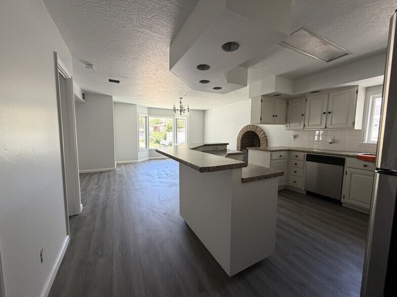 Building Photo - 174 S 600 E