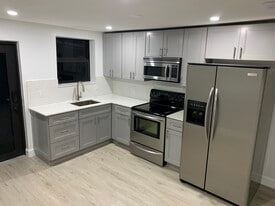 Building Photo - 350 W 36th St