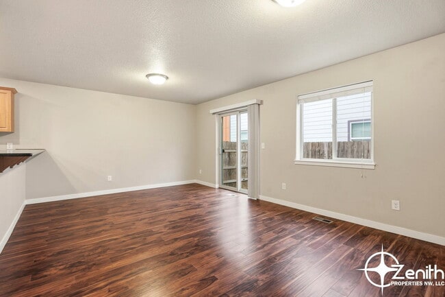 Building Photo - 5618 NE 74th Ct