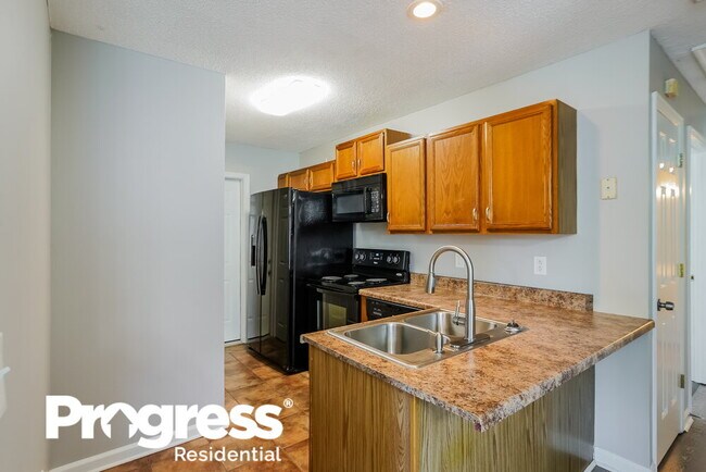 Building Photo - 243 Lake Forest Dr