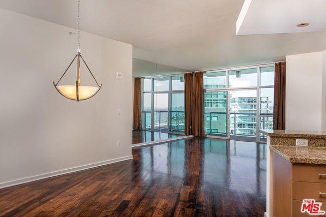 Building Photo - 13700 Marina Pointe Dr