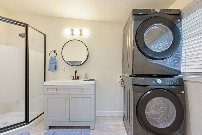 Building Photo - MUST SEE 3 BED 2 BATH HOUSE WITH  UTILITIES INCLUDED, GARAGE & YARD! CALL 6 1 9  8 8 8 5 5 5 4 TO...