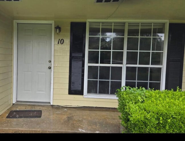 Building Photo - 3900 S Q St