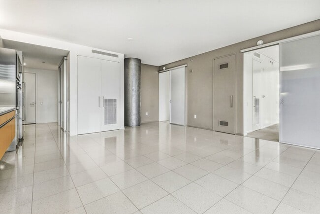 Building Photo - Veer Towers 602W-Strip and CityCenter Views form this Stunning 2Bd/2Ba Residence