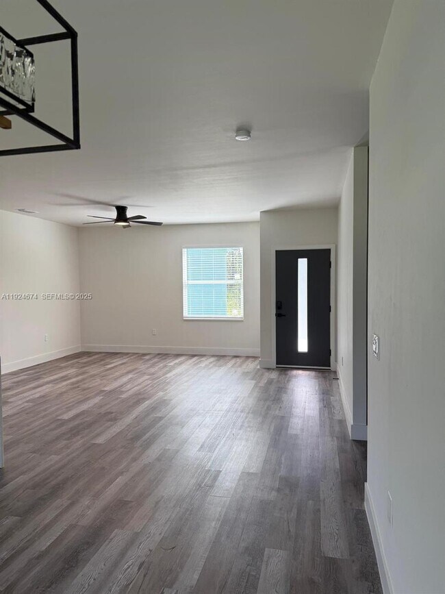 Building Photo - 710 Bedford Point Ave