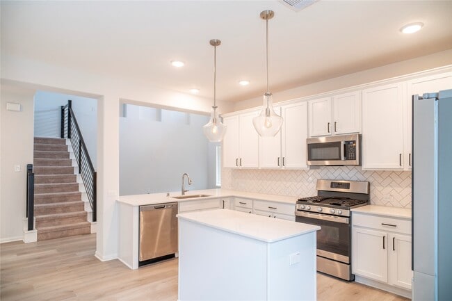 Building Photo - 208 Cambria Green Ln