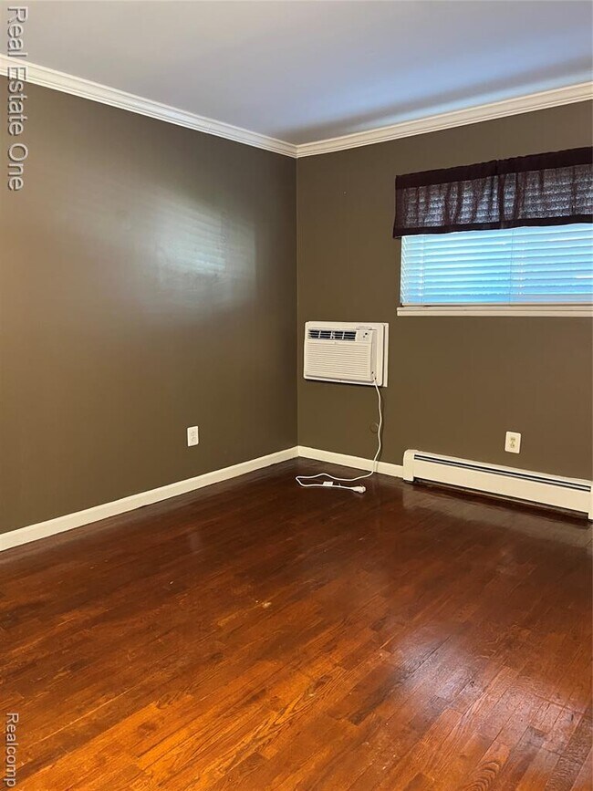 Building Photo - 100 W Hickory Grove Rd