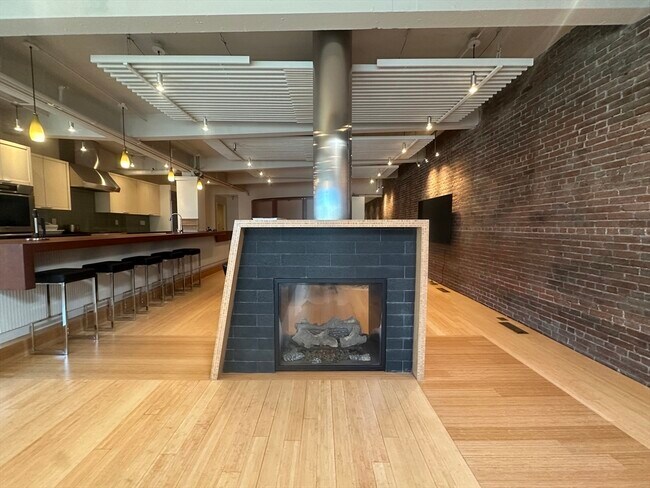 Building Photo - 90 N Washington St