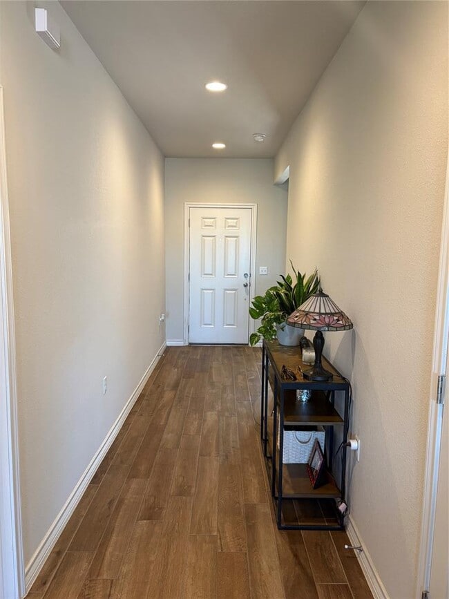 Building Photo - 12000 Saddle Rock Dr