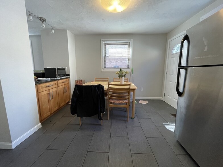 *Pictures are representative samples of the advertised unit. In some cases, the actual units you to - 41 Ashford St