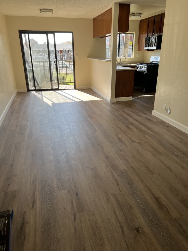 Large living room/ Dining room - 10026 Laurel Canyon Blvd