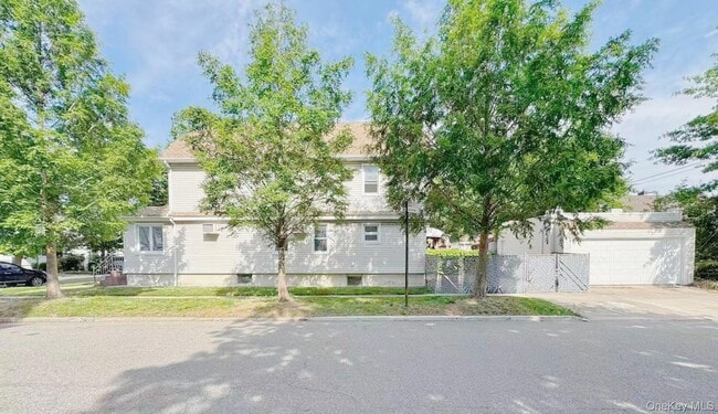Building Photo - 71-59 Kessel St