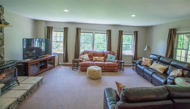 Building Photo - Spacious 4-Bedroom Home for Rent in Williston, VT