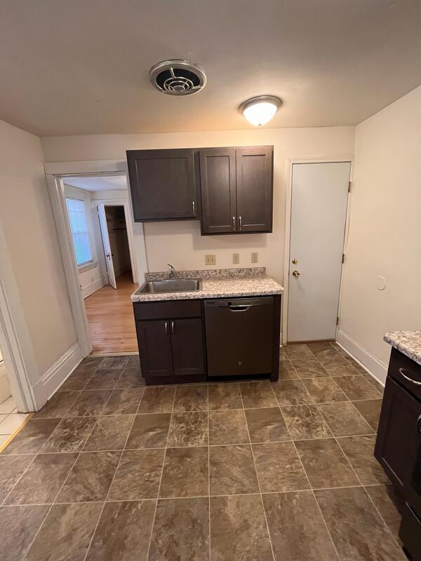 Primary Photo - 133 E Gorham St