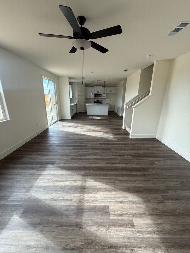 Building Photo - Stunning New-Construction two-story home 5bed 3bath