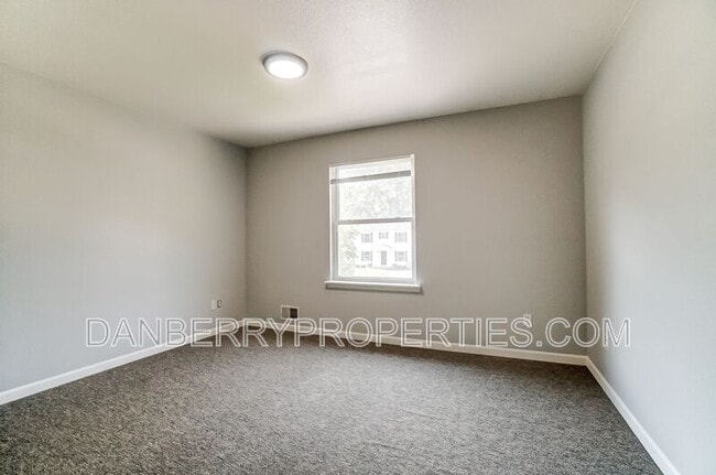 Building Photo - 3704 Willow Run Dr