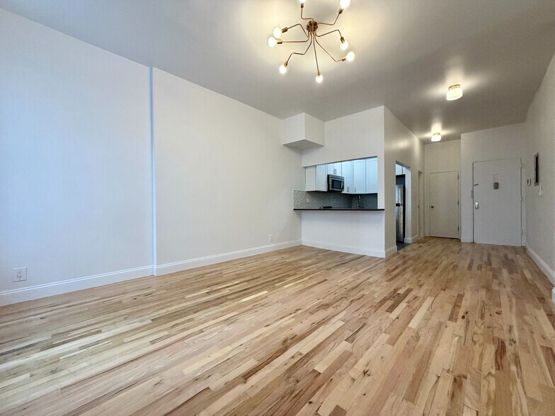 Building Photo - 346 W 52nd St