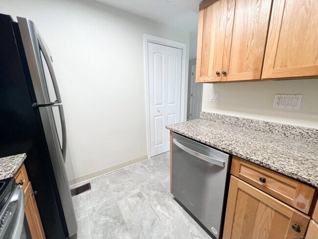 Building Photo - 83 Sandpiper Crescent