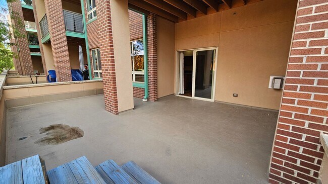 Building Photo - 1057 W Century Dr
