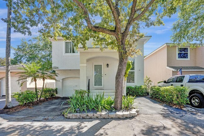 Building Photo - 9841 NW 9th Ct