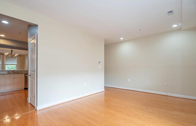 Building Photo - 1354 Monroe St NW