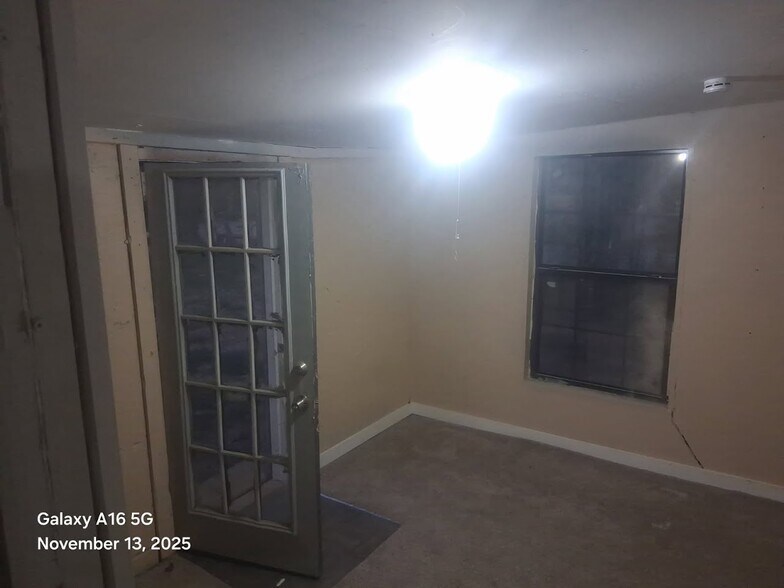 Building Photo - 6106 Kasper St