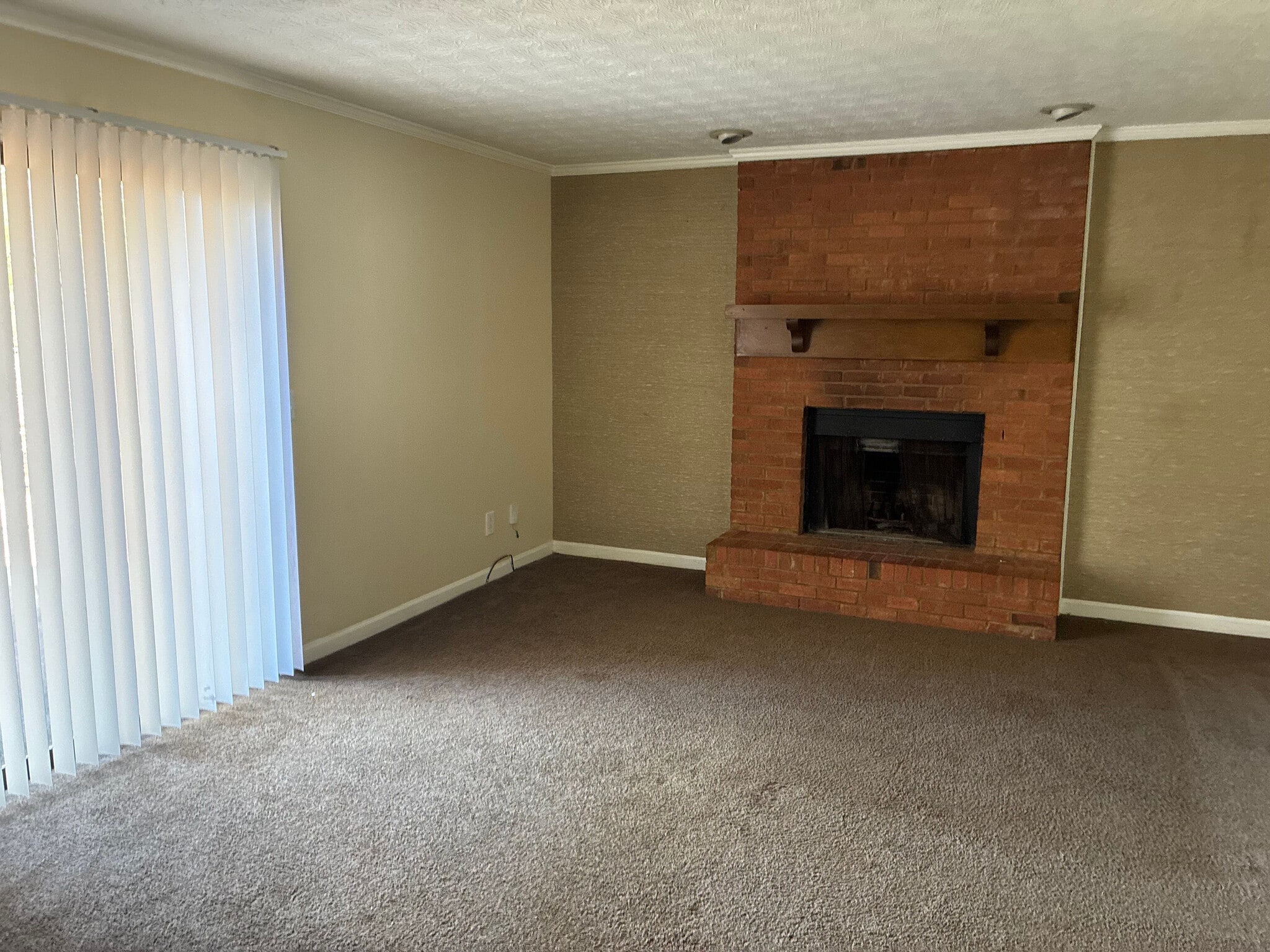 Building Photo - Room in Townhome on Patterson Cir