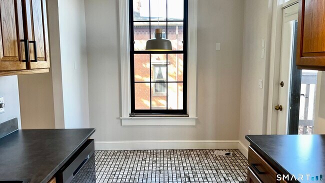 Building Photo - 34-36 Charter Oak Pl