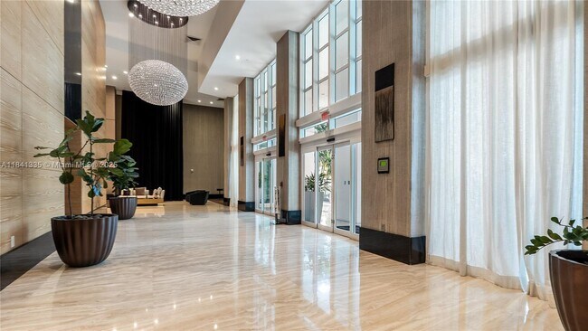 Building Photo - 950 Brickell Bay Dr